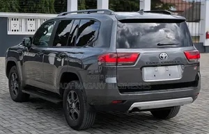 Toyota Land Cruiser LC300 2023 Gray