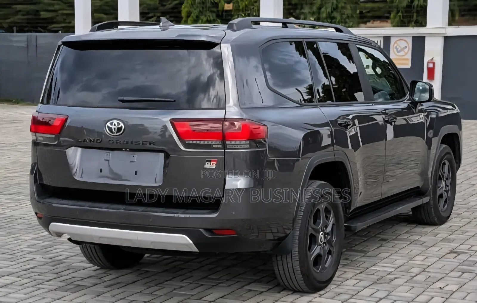 Toyota Land Cruiser LC300 2023 Gray