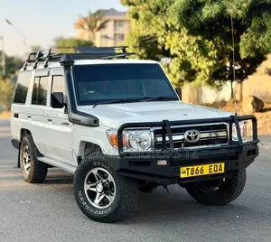 Toyota Land Cruiser 2010 White