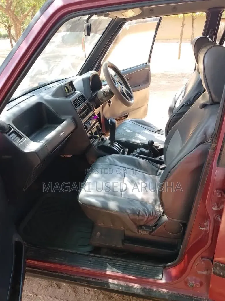 Suzuki Escudo 1997 Red