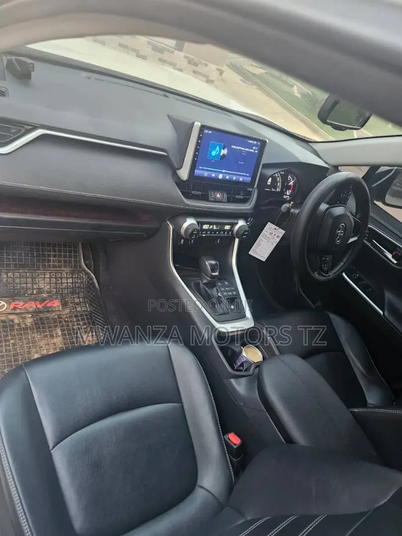 Toyota RAV4 Hybrid 2021 White