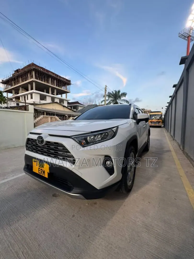 Toyota RAV4 Hybrid 2021 White