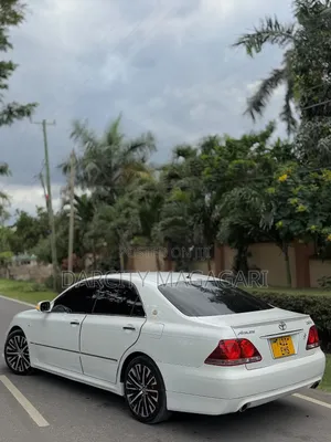 Toyota Crown 2006 White