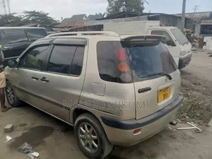 Toyota Raum 2001 Silver