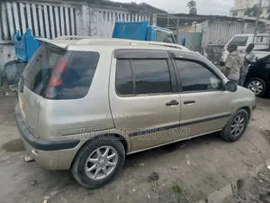 Toyota Raum 2001 Silver