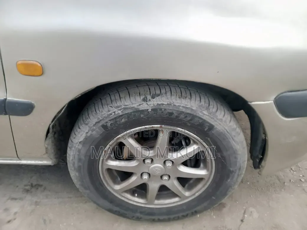 Toyota Raum 2001 Silver