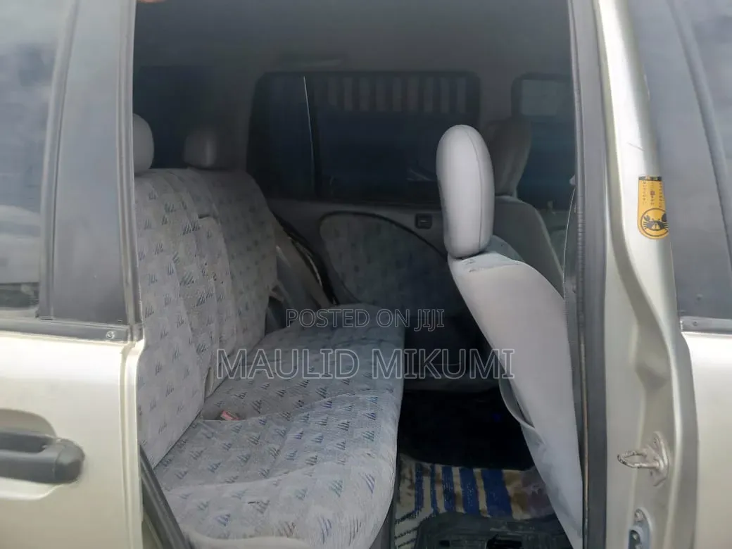 Toyota Raum 2001 Silver