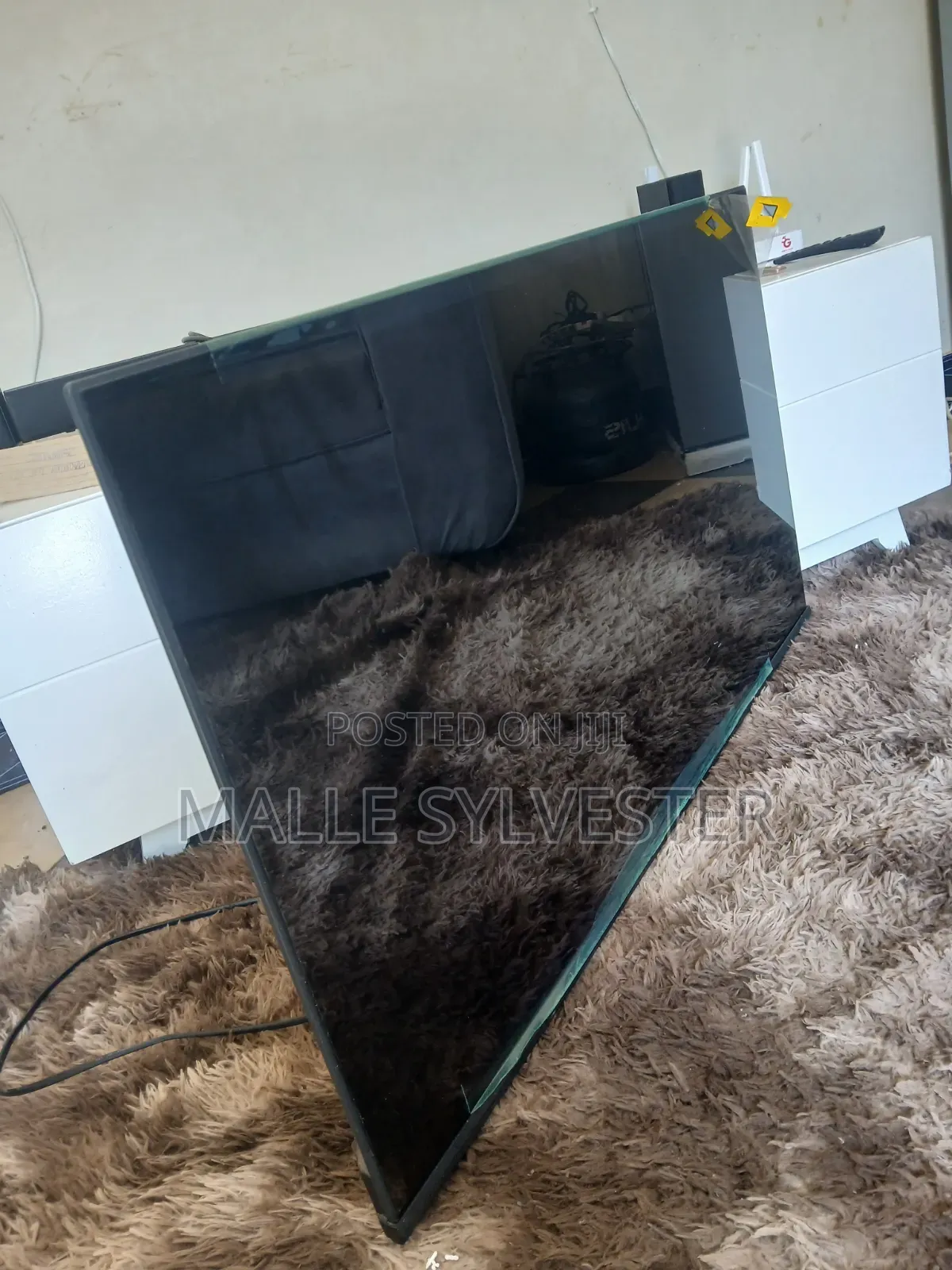 Hisense Smart Inche 43