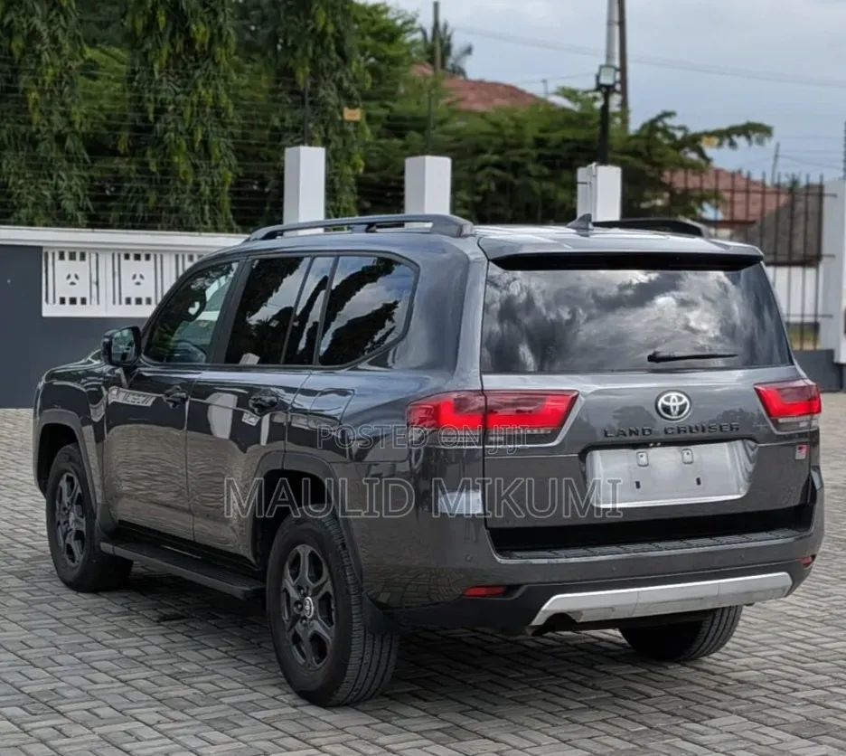 Toyota Land Cruiser 2023 Gray