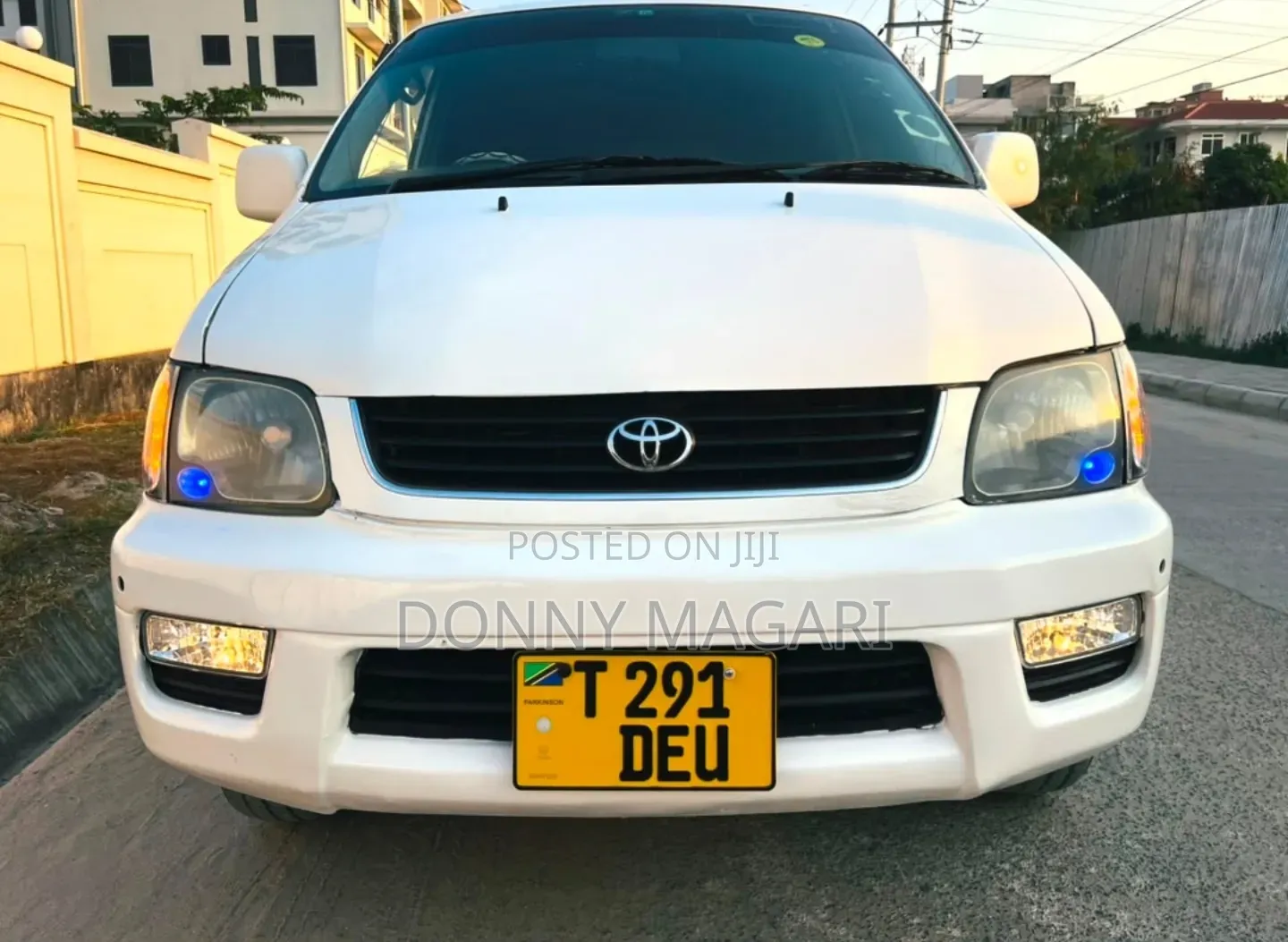 Toyota Noah 2001 White