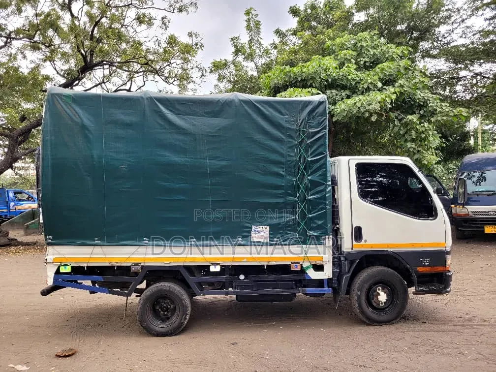 Mitsubishi Canter 2004 White