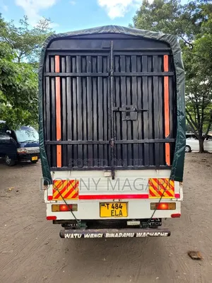 Mitsubishi Canter 2004 White