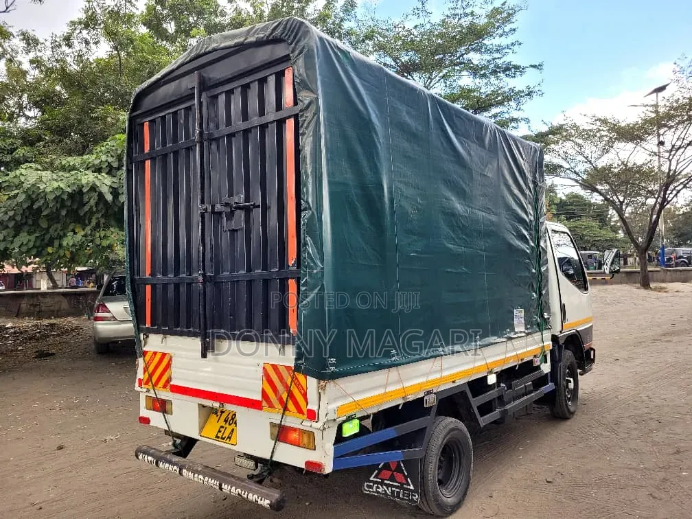 Mitsubishi Canter 2004 White