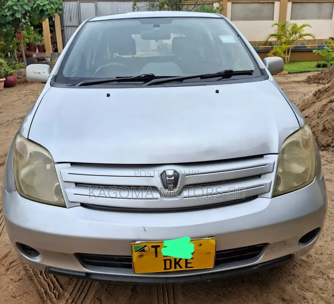 Toyota IST 2004 Silver