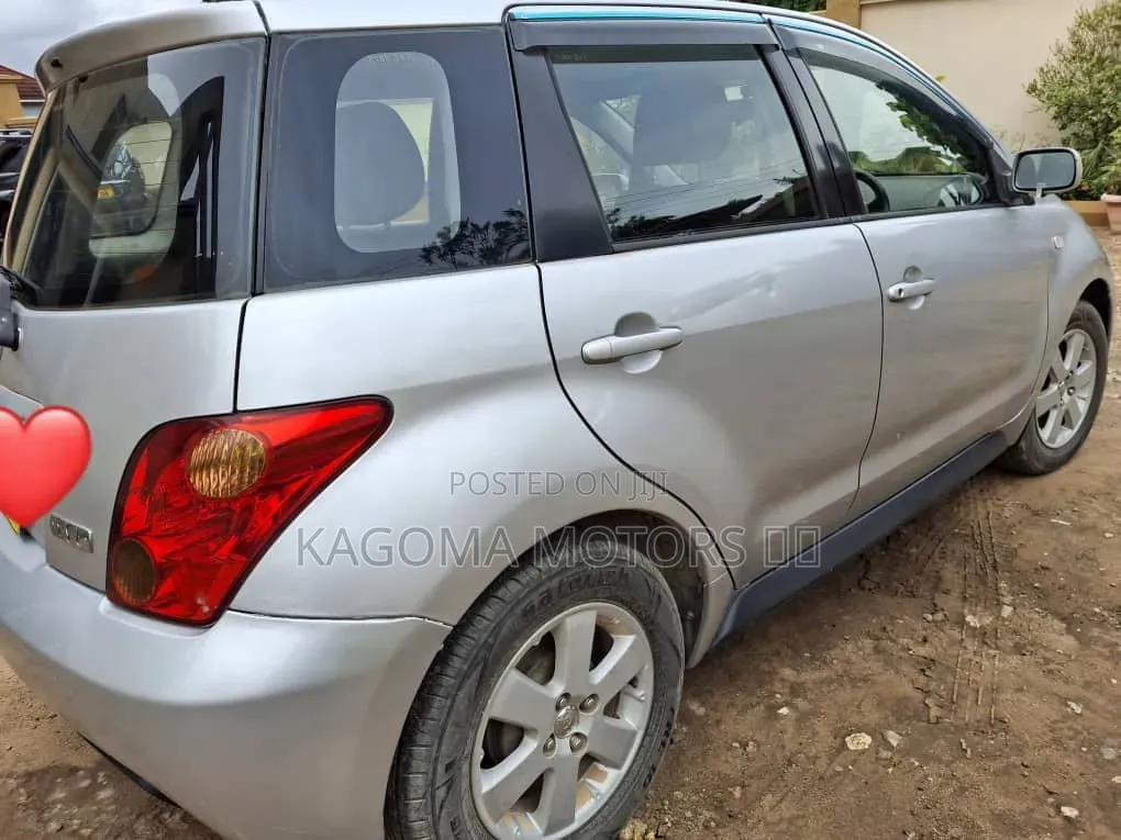 Toyota IST 2004 Silver