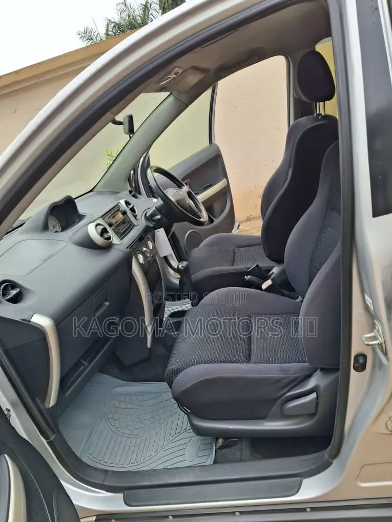 Toyota IST 2004 Silver