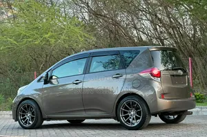 Toyota Ractis 2015 Gray