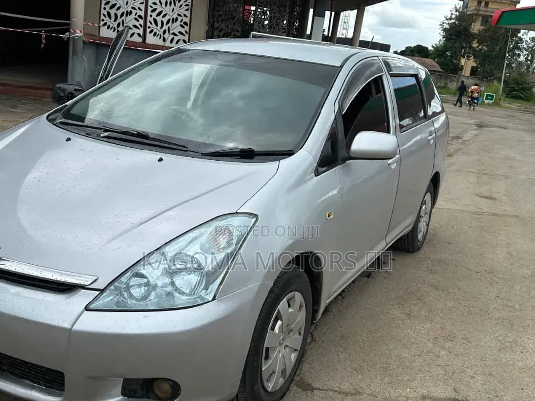 Toyota Wish 2005 Silver