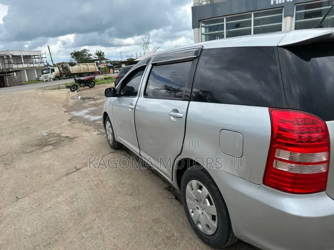 Toyota Wish 2005 Silver