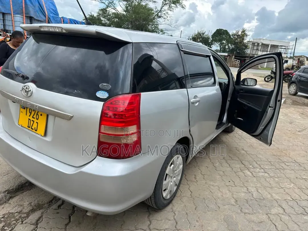 Toyota Wish 2005 Silver