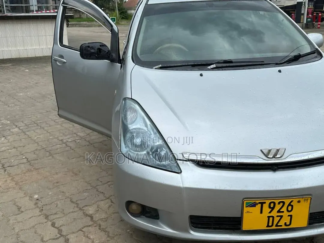 Toyota Wish 2005 Silver