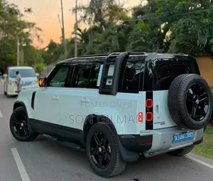 Land Rover Defender 2021 White