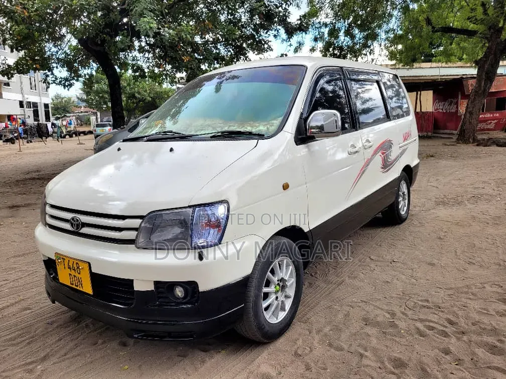 Toyota Noah 2003 White