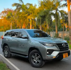 Toyota Fortuner 2021 Silver