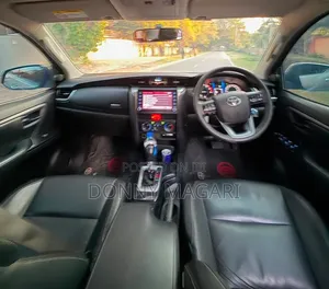 Toyota Fortuner 2021 Silver