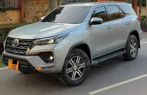 Toyota Fortuner 2021 Silver