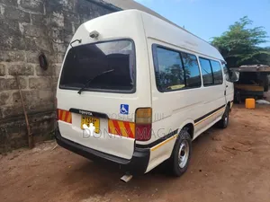 Toyota HiAce 2005 White