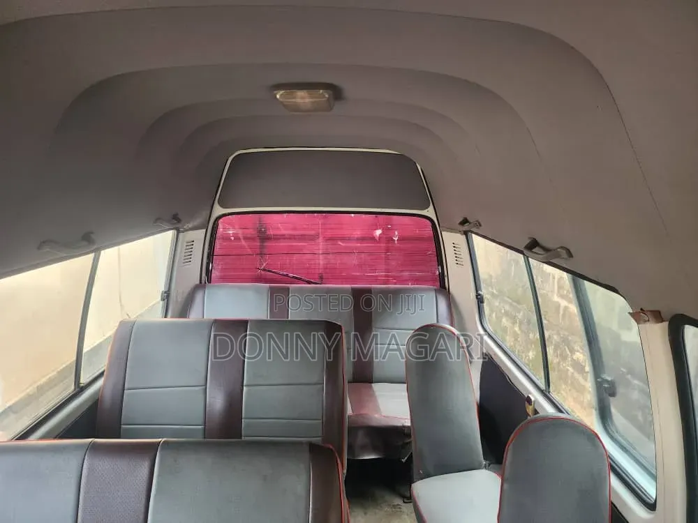 Toyota HiAce 2005 White