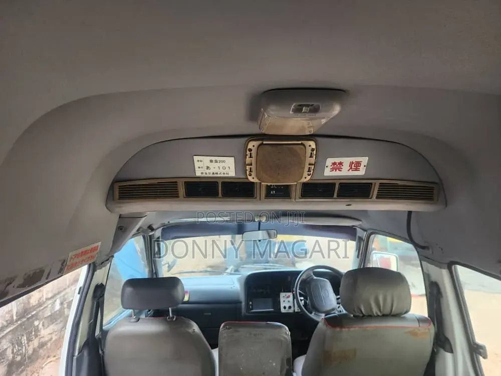 Toyota HiAce 2005 White