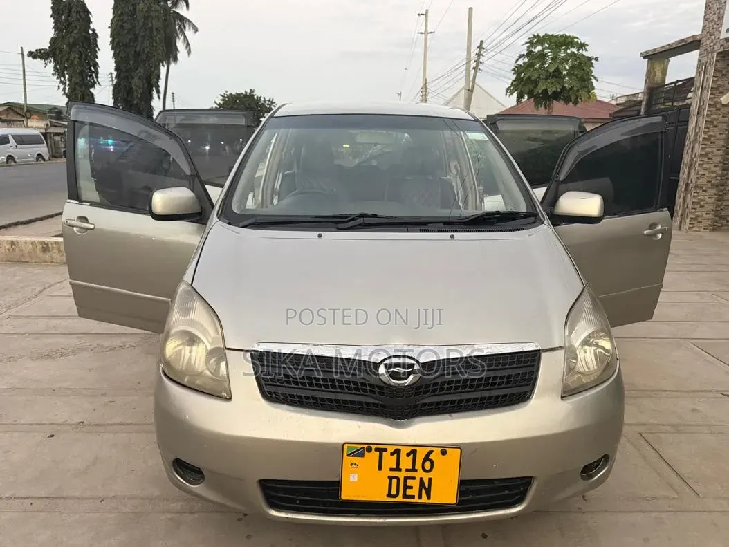 Toyota Corolla Spacio 2002 Gold