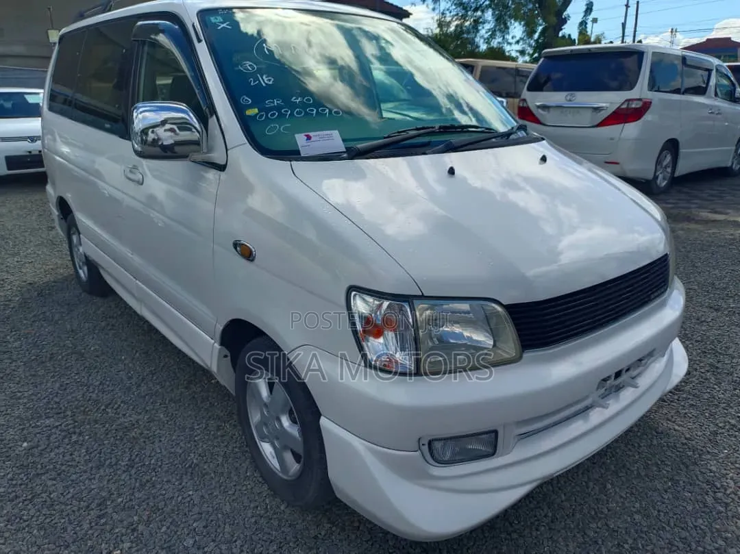Toyota Noah 2005 White