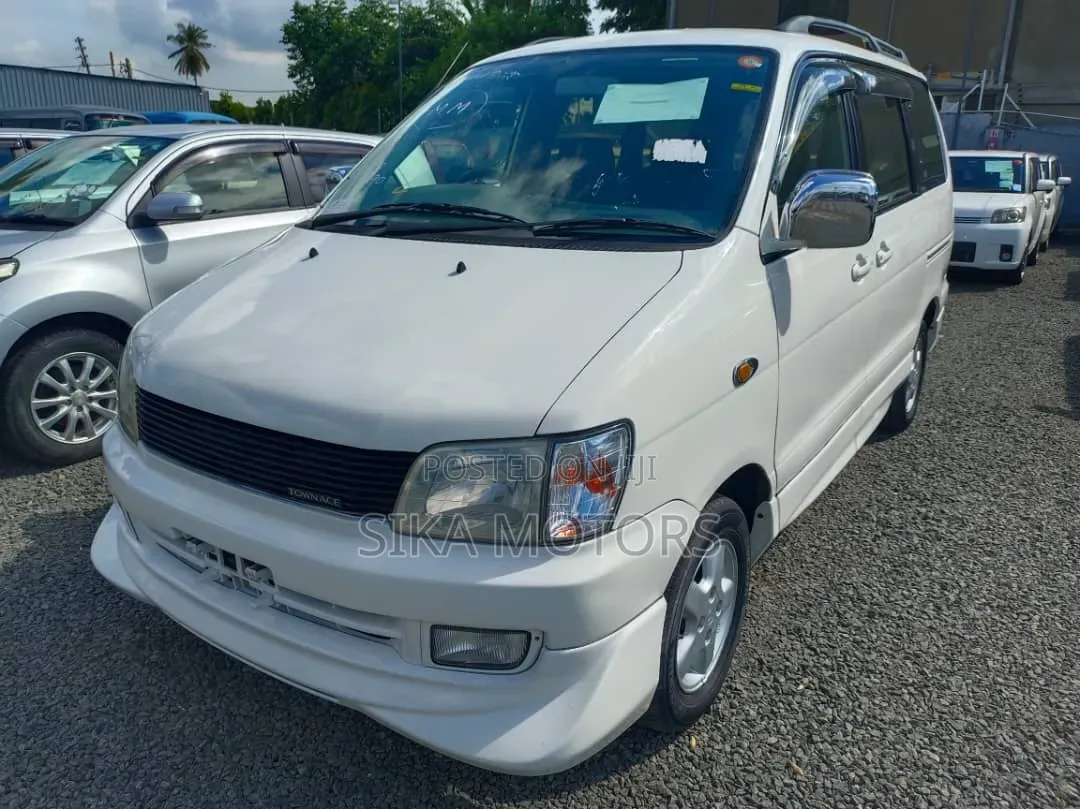 Toyota Noah 2005 White