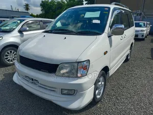 Toyota Noah 2005 White