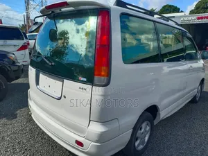 Toyota Noah 2005 White