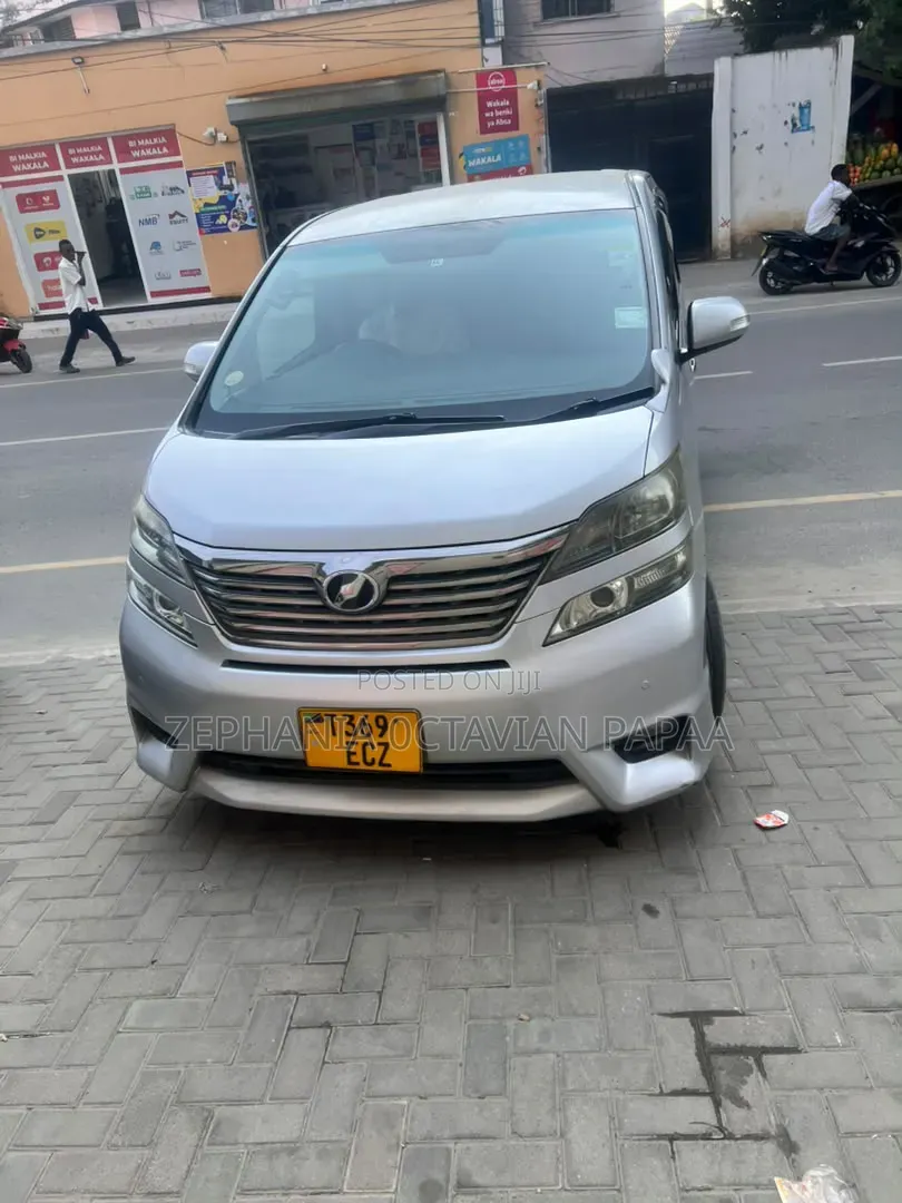 Toyota Vellfire 2009 Silver