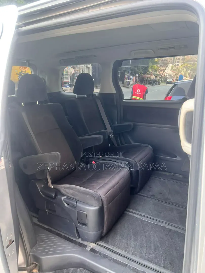 Toyota Vellfire 2009 Silver