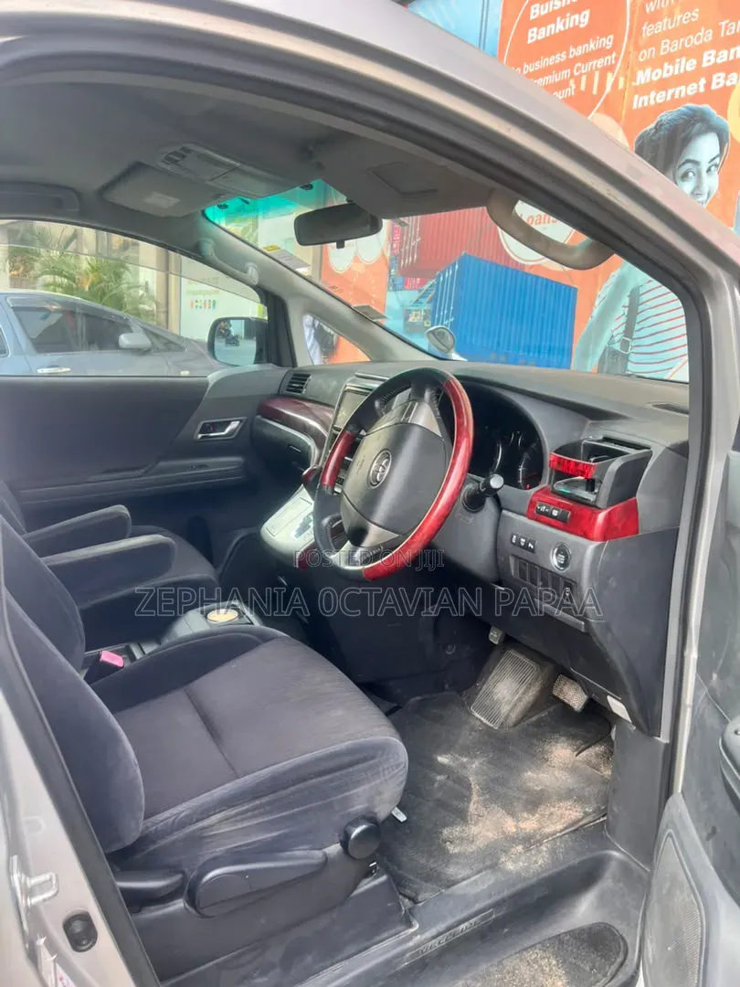 Toyota Vellfire 2009 Silver