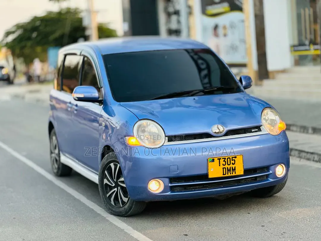 Toyota Sienta 2005 Blue