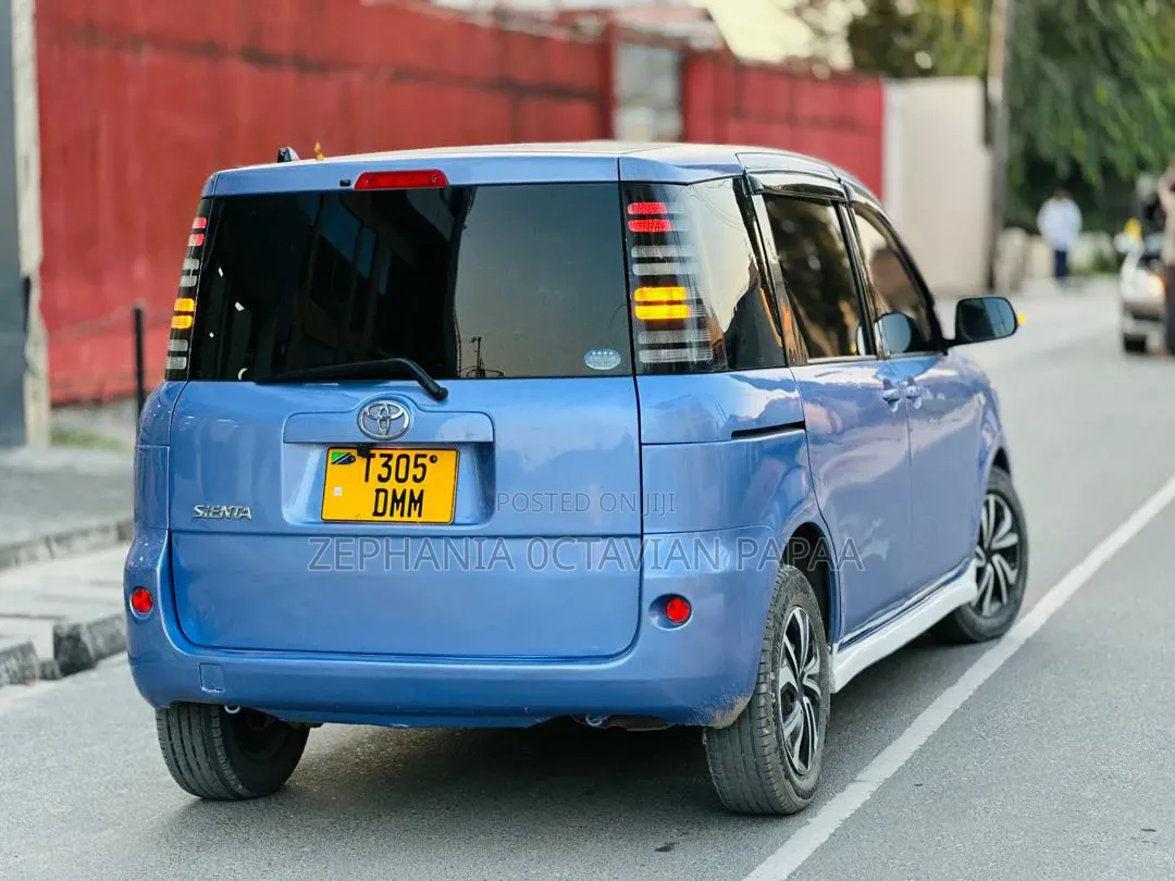 Toyota Sienta 2005 Blue