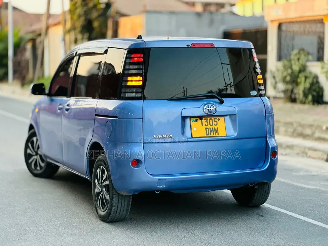 Toyota Sienta 2005 Blue