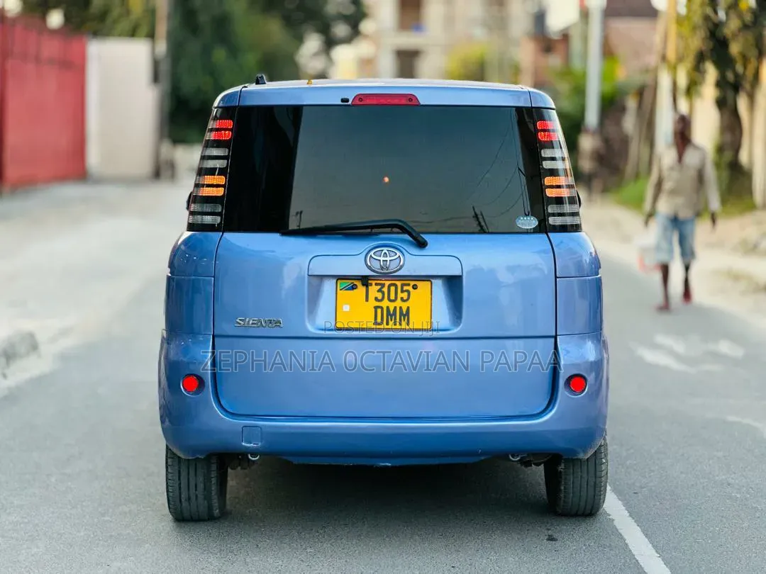 Toyota Sienta 2005 Blue
