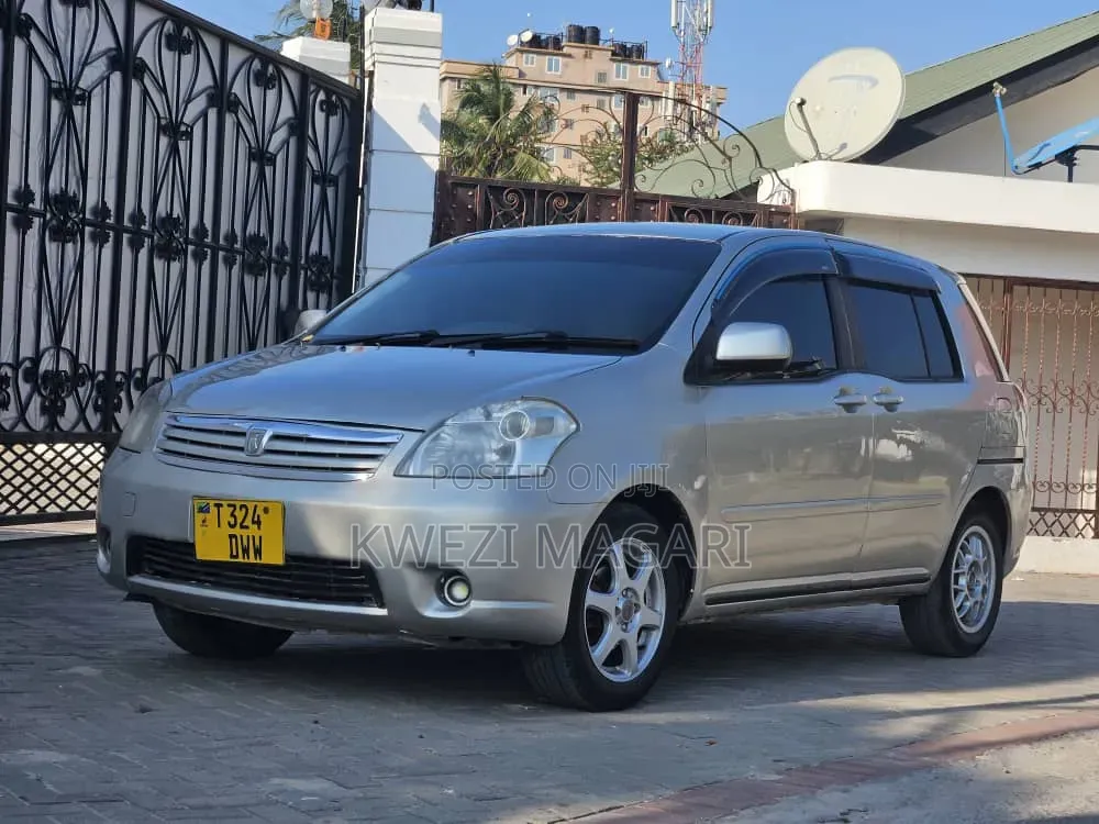 Toyota Raum 2005 Silver