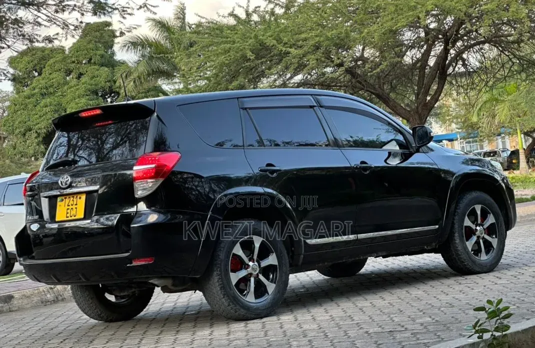 Toyota Vanguard 2011 Black
