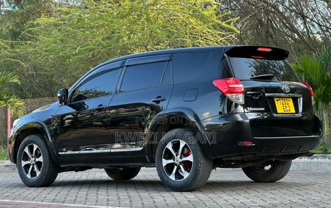 Toyota Vanguard 2011 Black