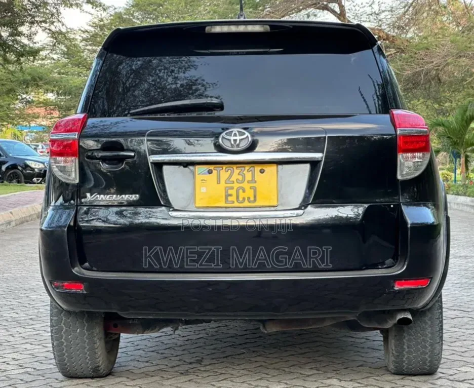 Toyota Vanguard 2011 Black