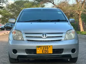 Toyota IST 2004 Silver